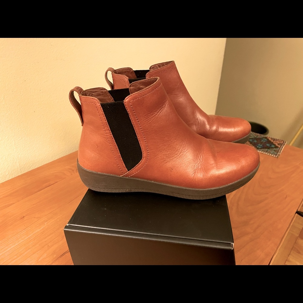 Comfortable slip-on bootie perfect for fall.  Gorgeous natural leather color.
